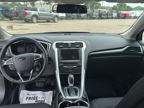 Used 2015 Ford Fusion SE FWD image 12