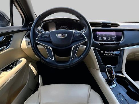 Used 2017 Cadillac XT5 FWD image 6