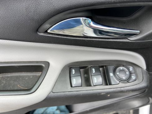 Used 2024 Chevrolet Equinox LS FWD image 15