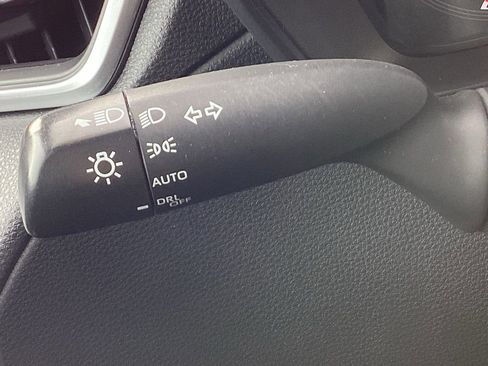 Used 2022 Toyota Corolla Cross LE image 25