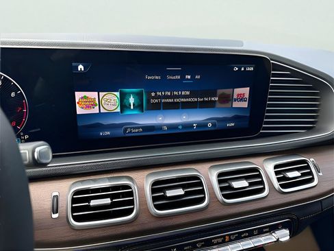 New 2026 Mercedes-Benz GLS 580 4MATIC image 15