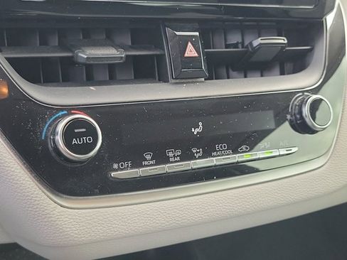 Used 2020 Toyota Corolla LE image 28