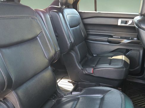 Used 2020 Ford Explorer XLT w/ Equipment Group 202A image 17
