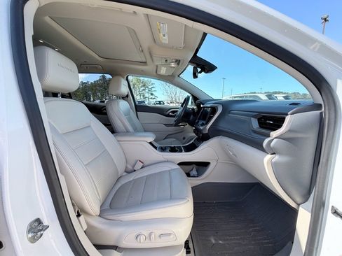 Used 2021 GMC Acadia Denali w/ Denali Technology Package image 21