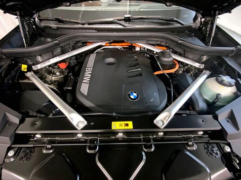 New 2026 BMW X5 xDrive50e image 16
