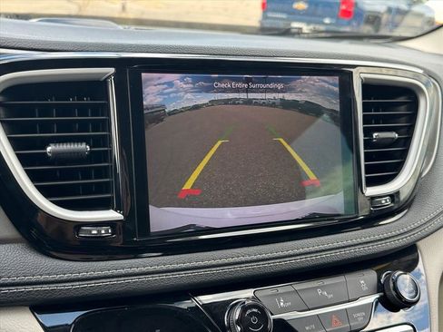Used 2022 Chrysler Pacifica Touring-L FWD image 24