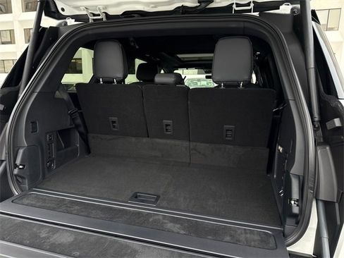 New 2025 Lincoln Navigator Reserve w/ Jet Appearance Package image 15