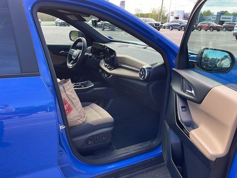 Used 2025 Chevrolet Equinox ACTIV w/ Safety and Technology Package FWD image 17