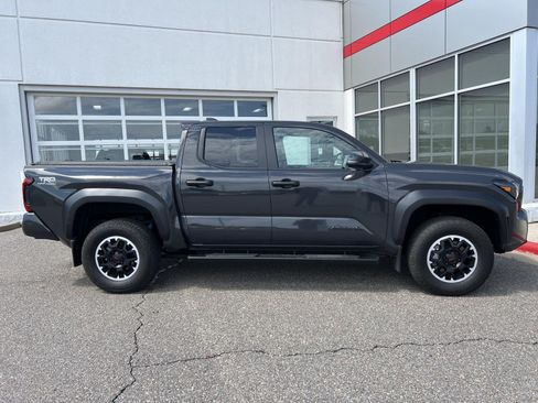 Used 2024 Toyota Tacoma TRD Off-Road w/ TRD Off Road Upgrade Package AWD/4WD image 29