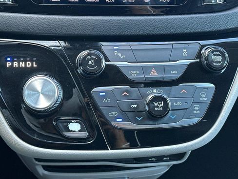 Used 2017 Chrysler Pacifica Touring-L image 23