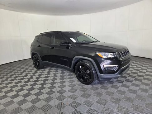 Used 2020 Jeep Compass Latitude FWD image 3
