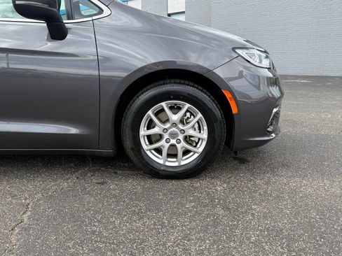 Used 2023 Chrysler Pacifica Touring-L FWD image 31
