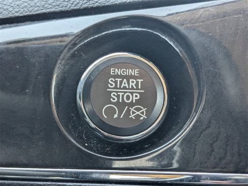 Used 2015 Chrysler Town & Country Touring-L w/ Driver Convenience Group image 36