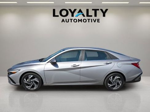 Used 2025 Hyundai Elantra Limited image 2