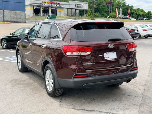 Used 2018 Kia Sorento FWD image 4