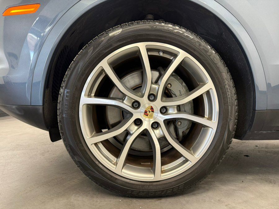 Used 2019 Porsche Cayenne S w/ Premium Plus Package AWD/4WD image 86