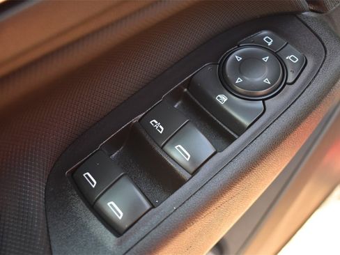 Used 2022 Chevrolet Equinox RS w/ Infotainment Package image 24