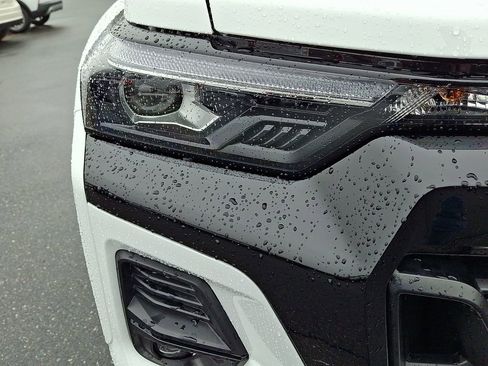 Used 2025 Chevrolet Colorado Z71 image 9