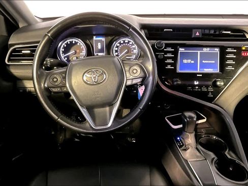Used 2020 Toyota Camry SE image 6