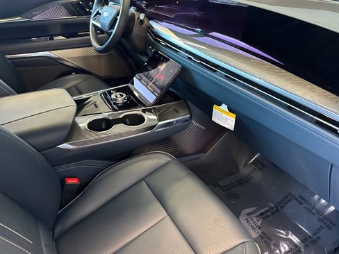Used 2025 Cadillac Escalade IQ Sport 2 image 17