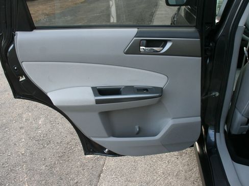 Used 2013 Subaru Forester 2.5X Limited image 33