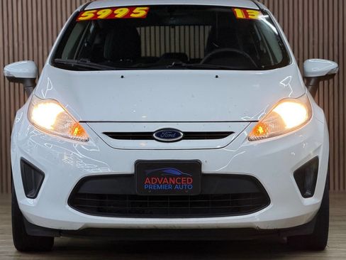 Used 2013 Ford Fiesta SE image 2