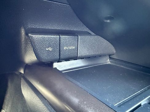 Used 2021 Toyota Camry SE image 29