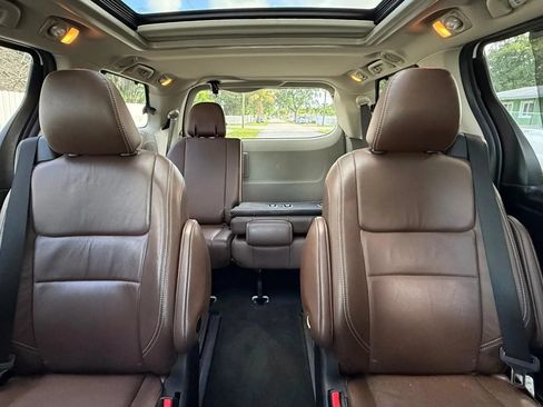 Used 2018 Toyota Sienna Limited FWD image 14
