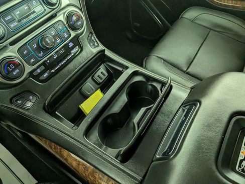 Used 2019 Chevrolet Suburban Premier image 27