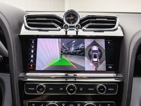 Used 2022 Bentley Bentayga image 42