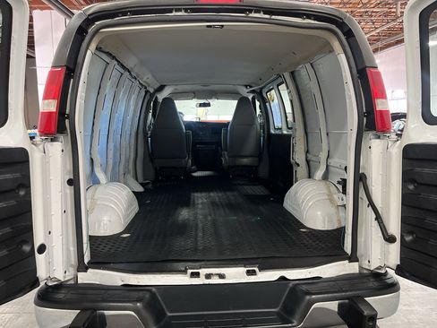 Used 2019 GMC Savana 2500 w/ Driver Convenience Package RWD image 24