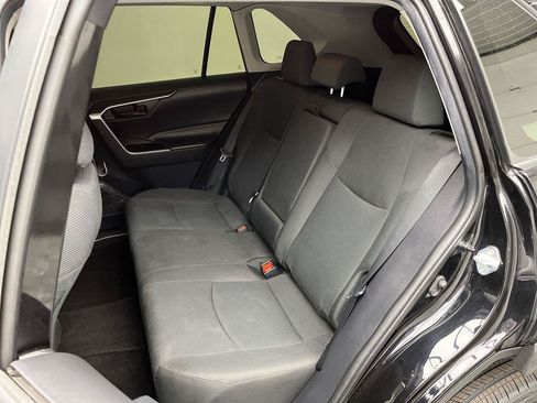 Used 2021 Toyota RAV4 LE AWD/4WD image 9