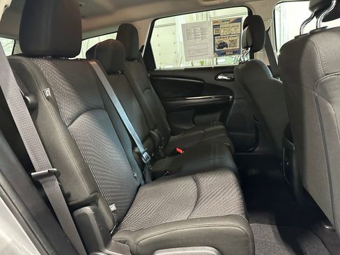 Used 2019 Dodge Journey SE FWD image 31