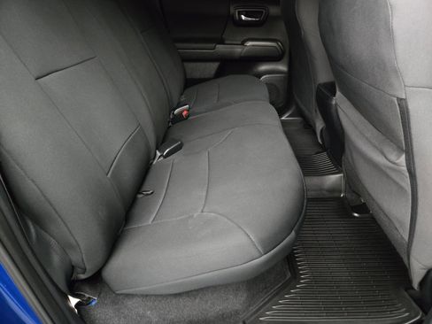 Used 2018 Toyota Tacoma TRD Sport image 12