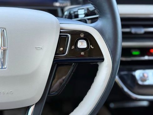 Used 2025 Lincoln Corsair Reserve FWD image 28
