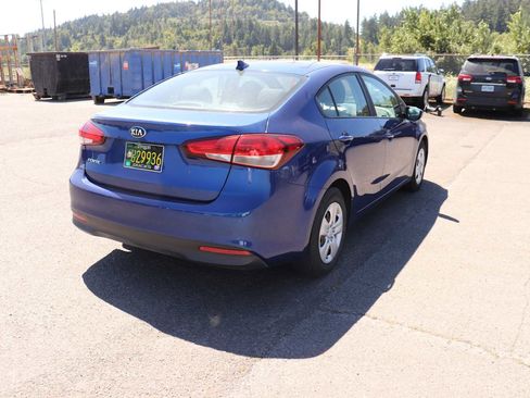 Used 2017 Kia Forte LX w/ LX Popular Package FWD image 5