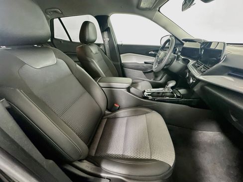 Used 2025 Chevrolet Trax LT FWD image 29
