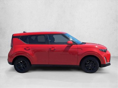 Used 2024 Kia Soul LX w/ Option Group 015 FWD image 4