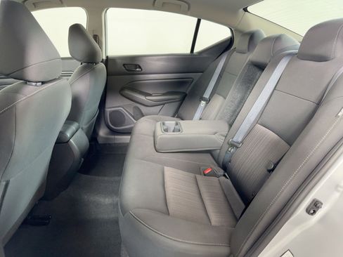 Used 2024 Nissan Altima 2.5 SV image 14