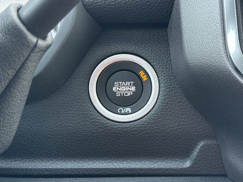 New 2026 RAM 2500 Laramie AWD/4WD image 18
