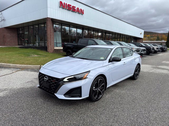Used 2025 Nissan Altima 2.5 SR w/ SR Premium Package AWD/4WD image 2