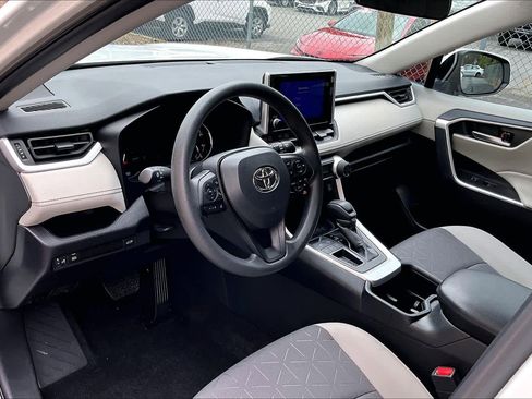 Used 2024 Toyota RAV4 XLE w/ Convenience Package FWD image 18