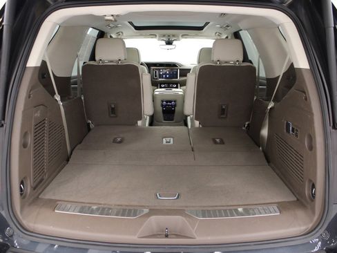 Used 2022 GMC Yukon Denali w/ Denali Premium Package image 10