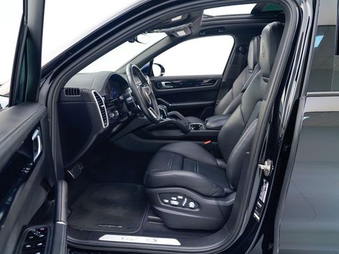 Used 2021 Porsche Cayenne S image 17