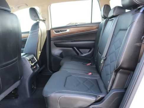 Used 2025 Volkswagen Atlas SE image 11