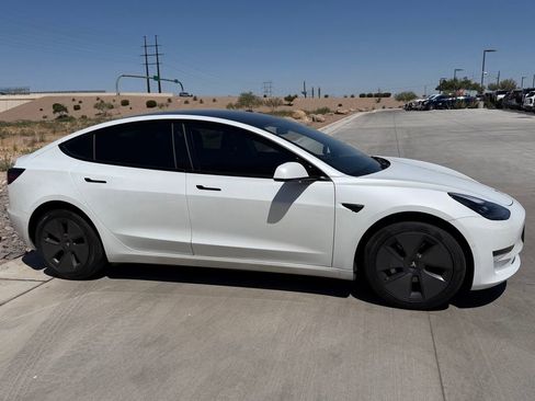 Used 2021 Tesla Model 3 Standard Range Plus RWD image 5