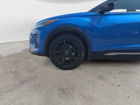 Used 2023 Nissan Kicks SR w/ SR Premium Package FWD image 14