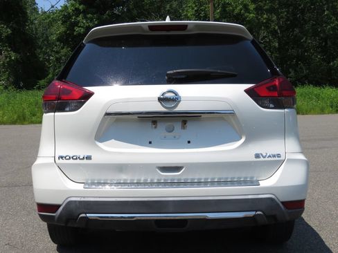 Used 2017 Nissan Rogue SV w/ SV Premium Package AWD/4WD image 6