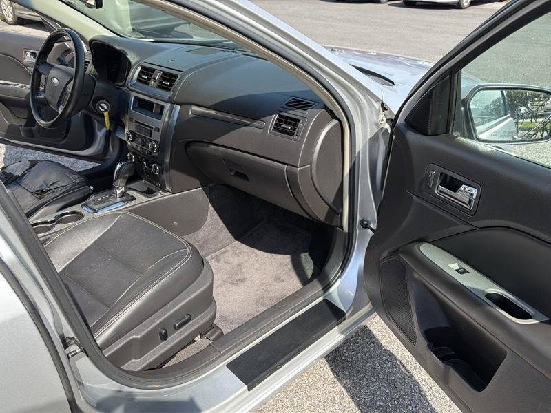 Used 2011 Ford Fusion SEL FWD image 16