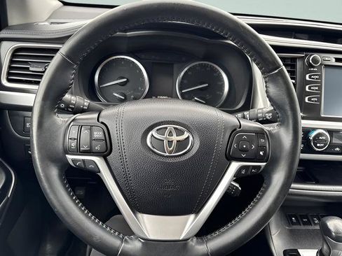 Used 2019 Toyota Highlander SE image 14